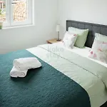 Sunny With Terrace, 2 Bedrooms, Near Apartment