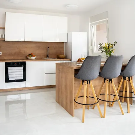 Sunny With Terrace, 2 Bedrooms, Near
