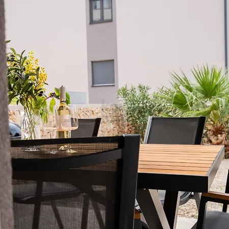 Sunny With Terrace, 2 Bedrooms, Near Mandre