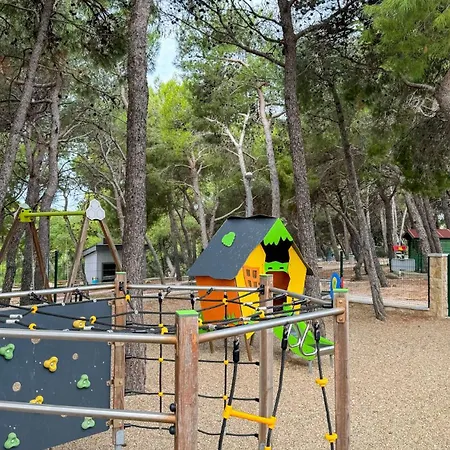 Sunny With Terrace, 2 Bedrooms, Near Apartment Mandre