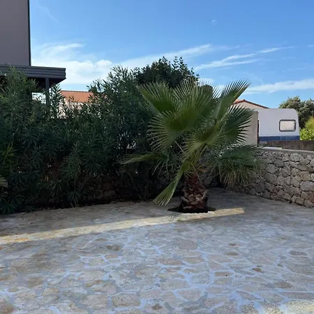 Sunny With Terrace, 2 Bedrooms, Near * Mandre