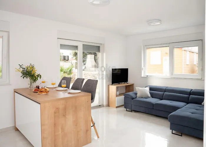 Apartman Sunny With Terrace, 2 Bedrooms, Near