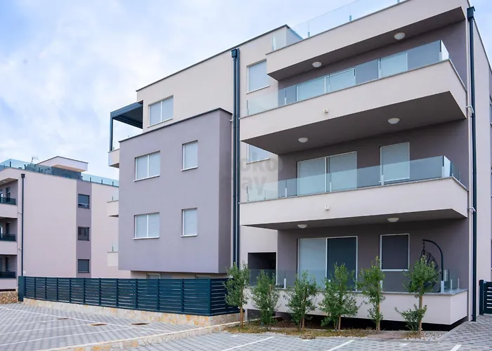 Sunny With Terrace, 2 Bedrooms, Near *