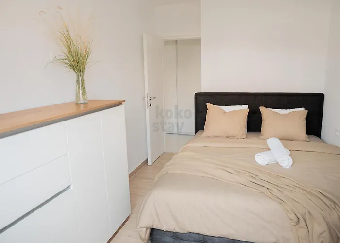 Apartman Sunny With Terrace, 2 Bedrooms, Near Mandre