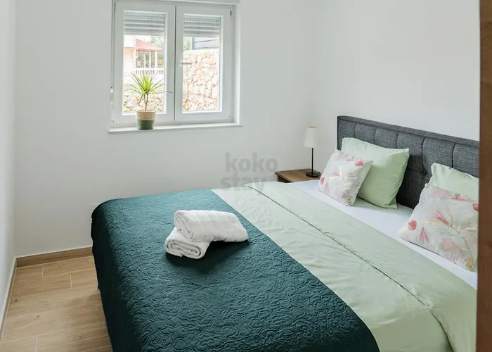 Apartman Sunny With Terrace, 2 Bedrooms, Near Mandre