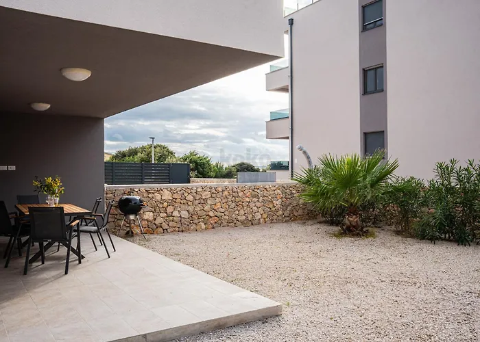 Apartman Sunny With Terrace, 2 Bedrooms, Near