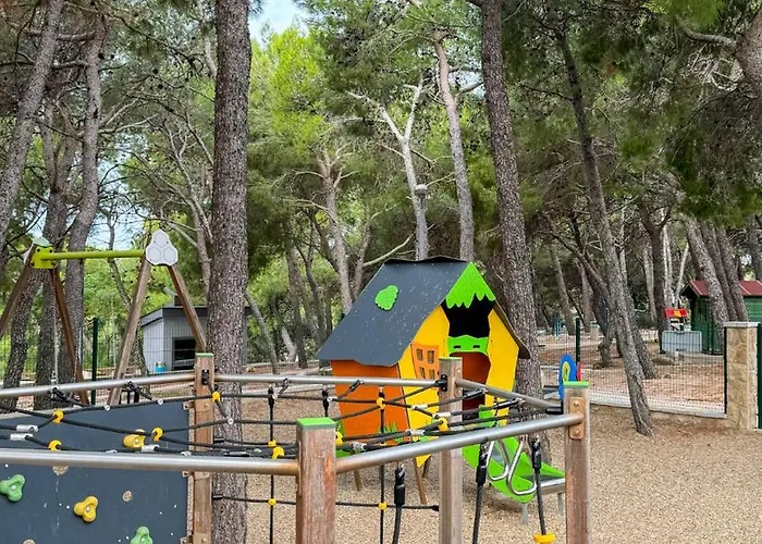 Sunny With Terrace, 2 Bedrooms, Near Apartman Mandre