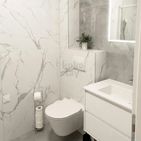 Sunny With Terrace, 2 Bedrooms, Near Appartement Mandre